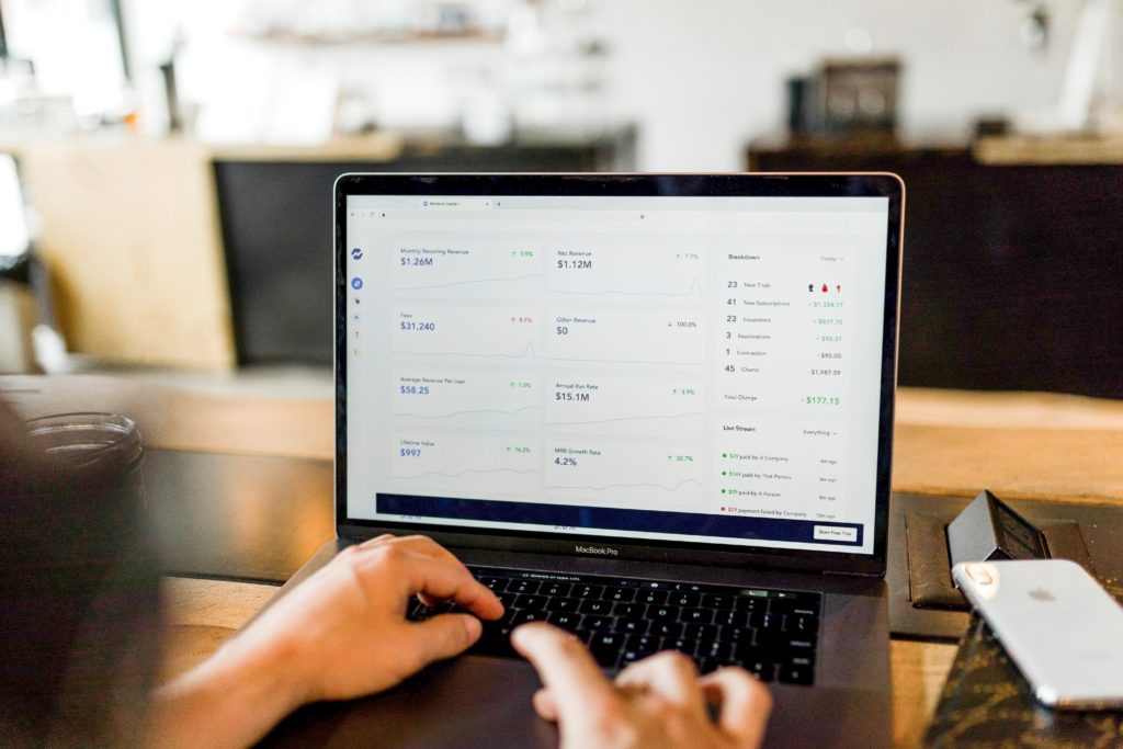 Comprendre Google Analytics 1 austin distel 744oGeqpxPQ unsplash