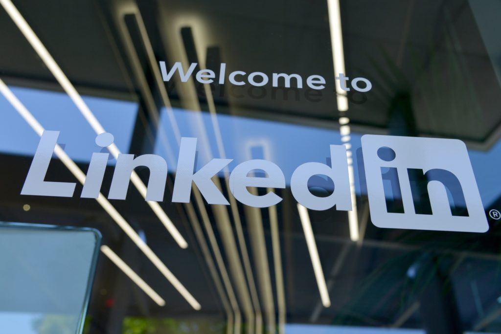 Comprendre l'algorithme de LinkedIn 1 greg bulla auITmXWF3Qw unsplash