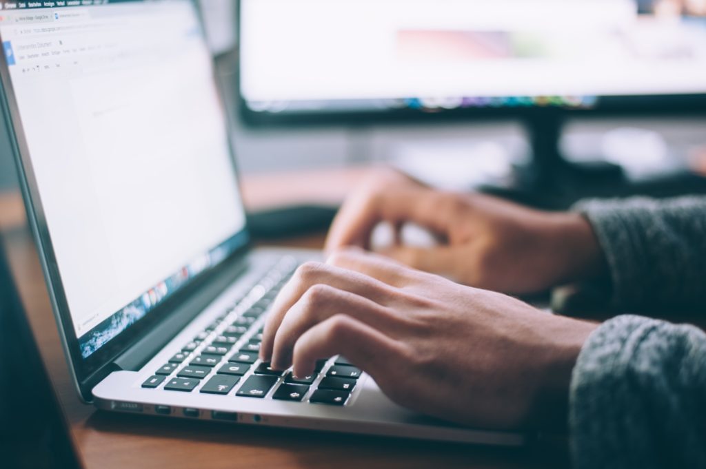 blogging glenn carstens peters unsplash
