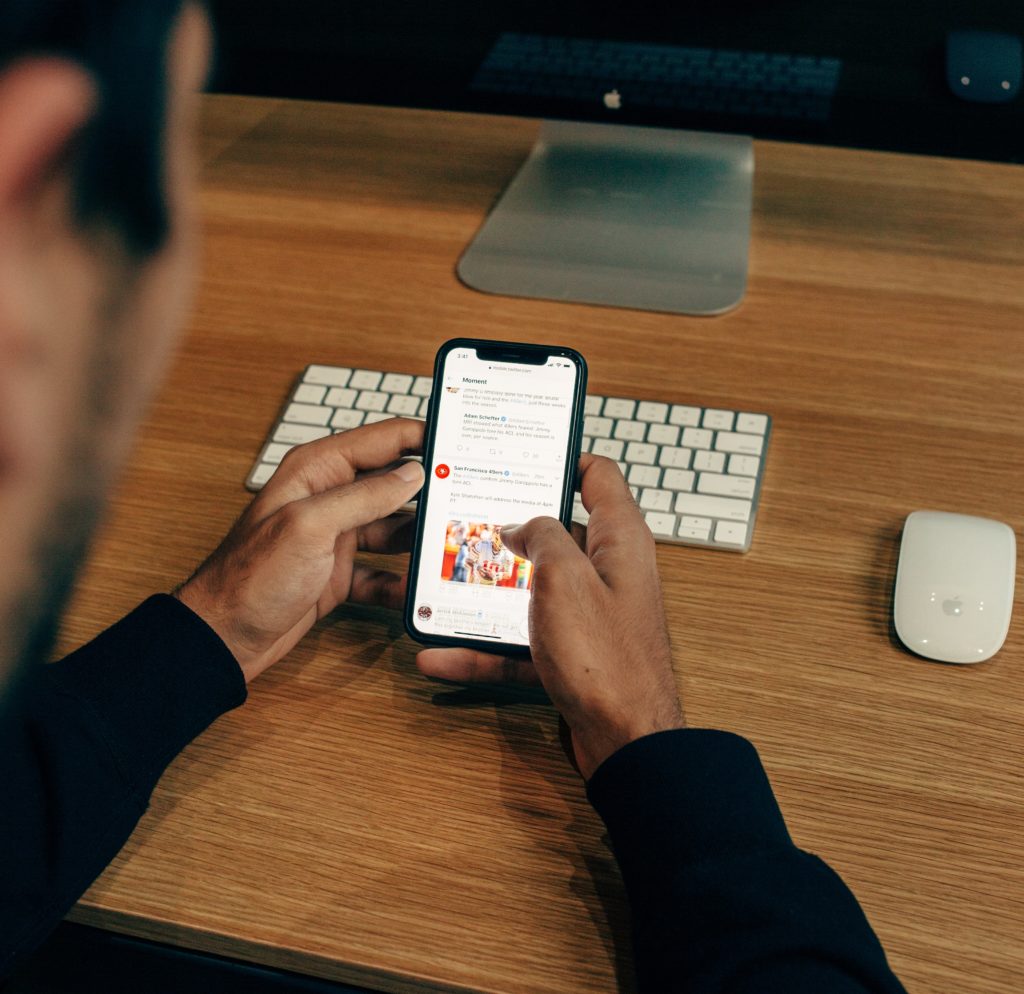 actualites reseaux sociaux charlesdeluvio unsplash